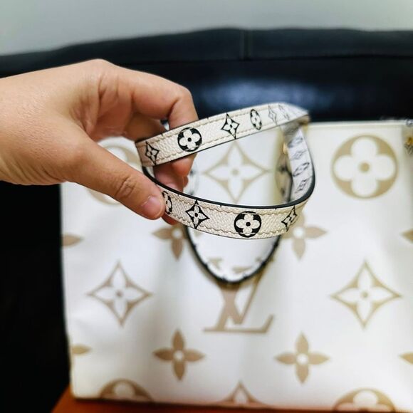 Louis Vuitton Onthego GM Khaki and Beige Bicolor LIMITED EDITION - Picture 5 of 16